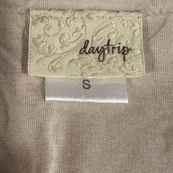 Daytrip Women’s Small Beige Sequin Floral Top Bubble Hem Retro Chic (flawed) - Picture 7 of 9